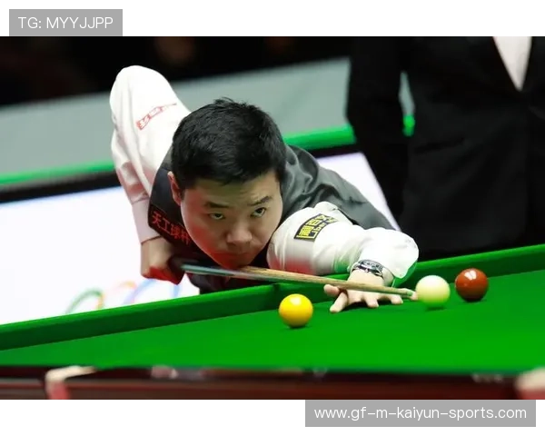 丁俊晖练习破局打法，角度判断更精准